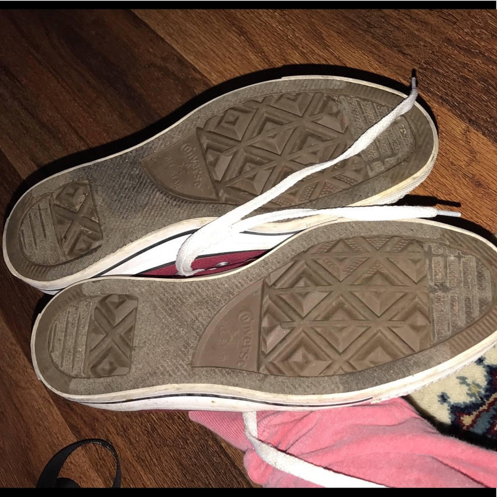 Maroon converse - Picture 4 of 6